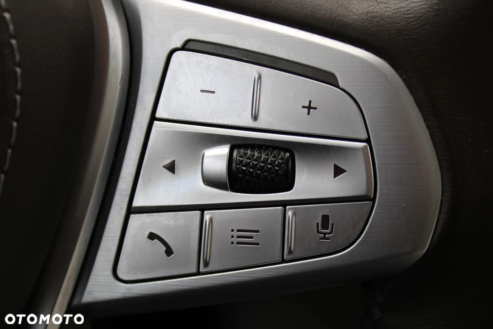 BMW Seria 7 740d xDrive - 27