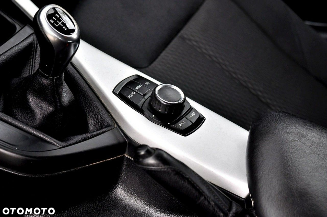 BMW Seria 1 118d DPF - 12