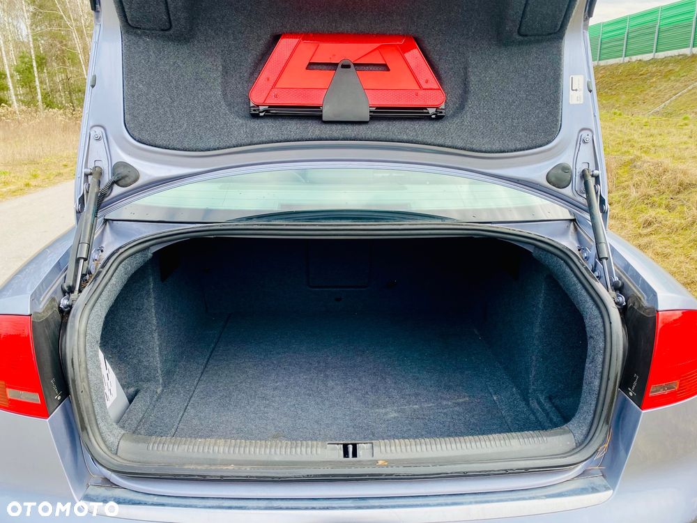 Audi A4 Limousine - 32