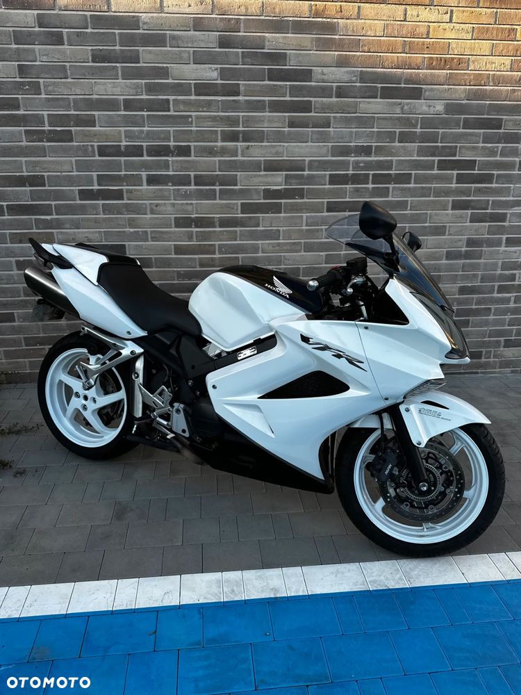 Honda VFR - 2