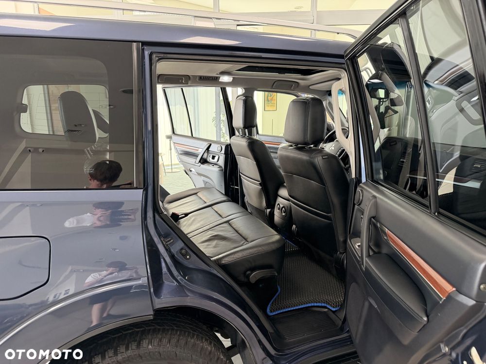 Mitsubishi Pajero - 23