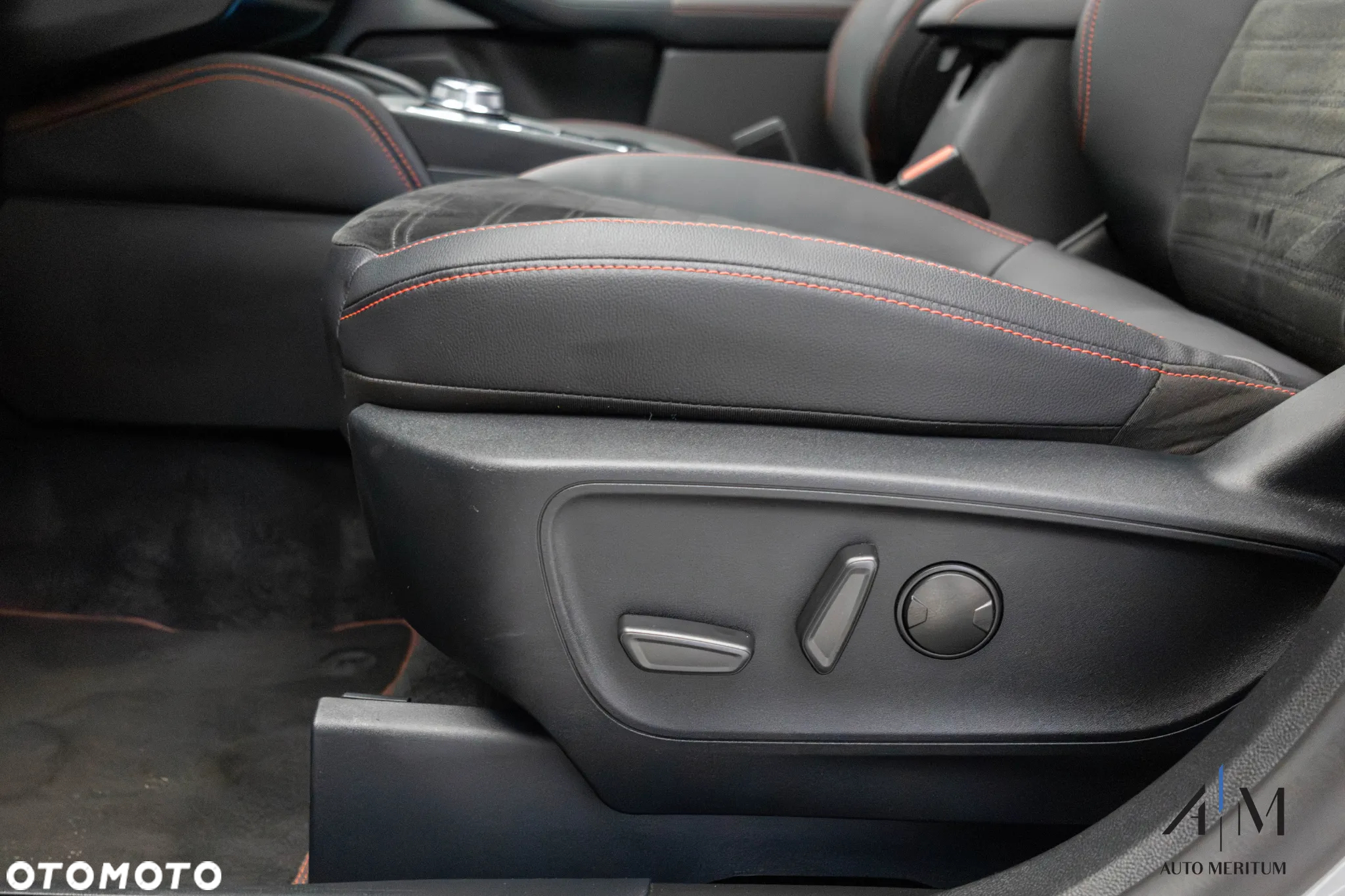 Ford Kuga 2.0 EcoBlue 4x4 ST-LINE X - 23