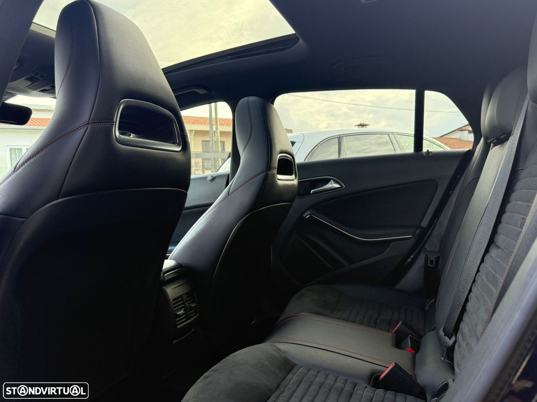 Mercedes-Benz CLA 200 d Shooting Brake AMG Line - 16