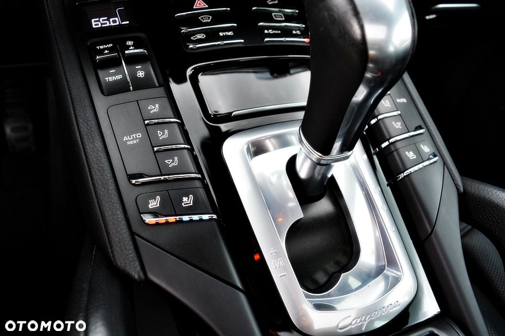 Porsche Cayenne Platinum Edition - 12