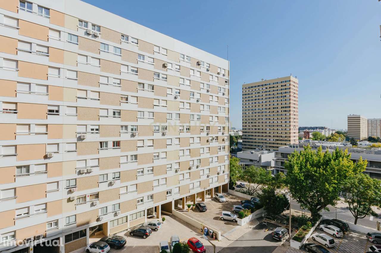 T4 Espaçoso na Portela – Com Parqueamento e Arrecadação - Grande imagem: 4/26