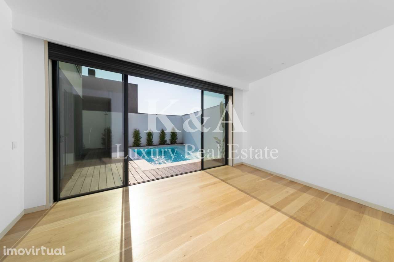 Moradia T4 com piscina, localizada a poucos passos das praias de Gaia - Grande imagem: 2/11