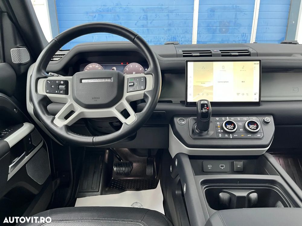 Land Rover Defender - 12