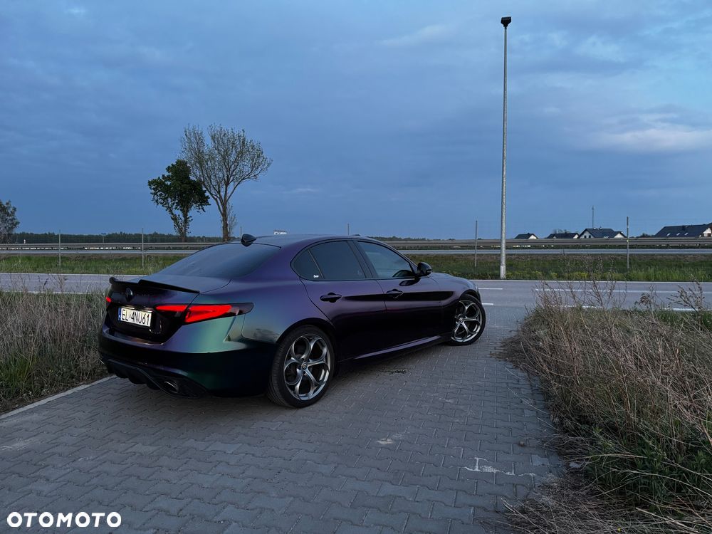 Alfa Romeo Giulia 2.0 Turbo 16V AT8-Q4 Intensa - 9
