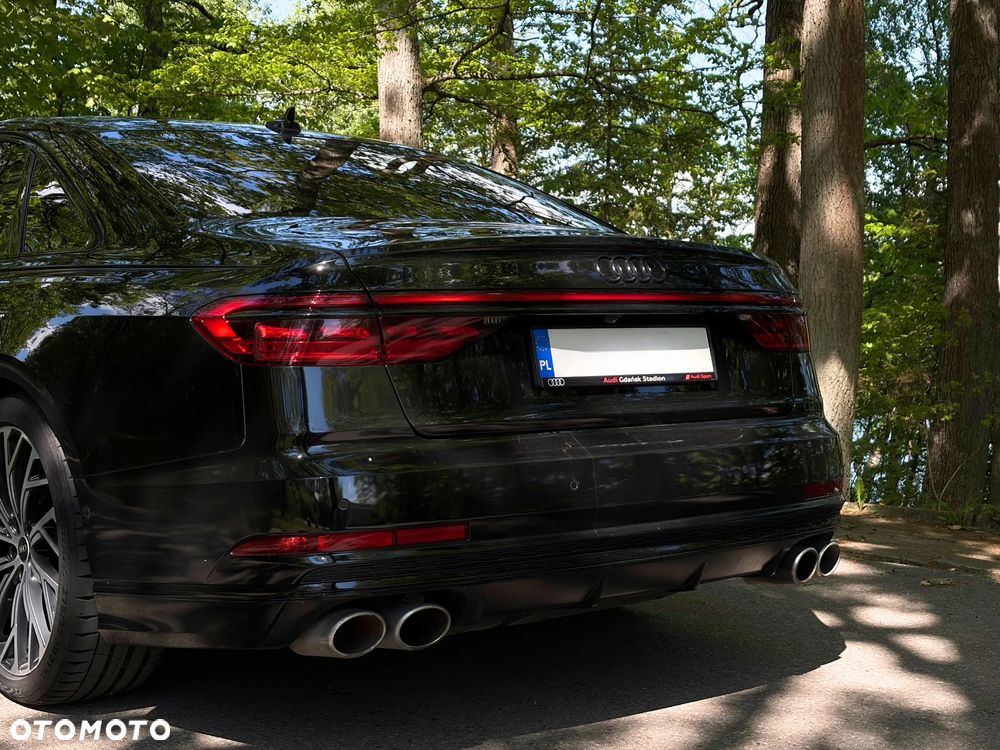 Audi S8 - 12