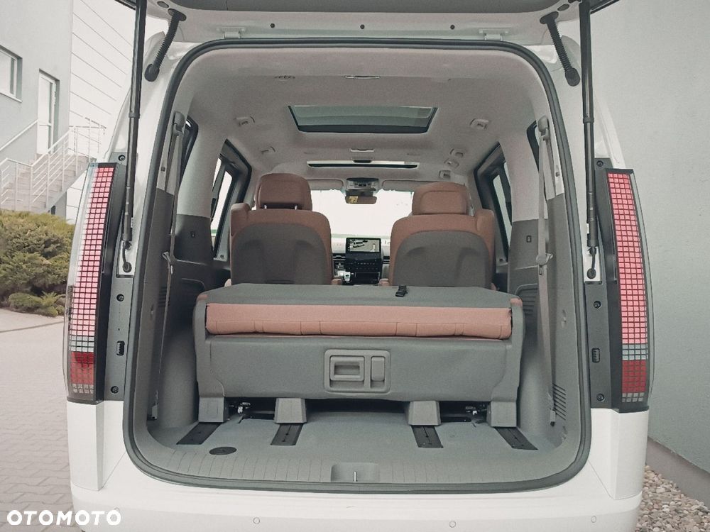 Hyundai Staria 1.6 T-GDI HEV Luxury - 12