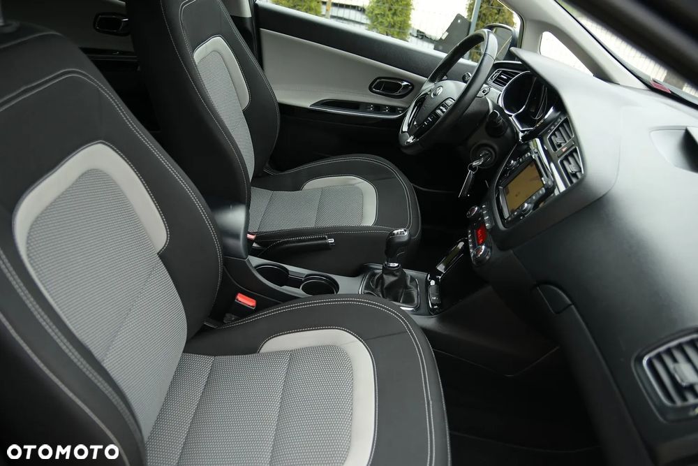 Kia Ceed 1.6 CRDi 136 ISG Dream Team Edition - 19
