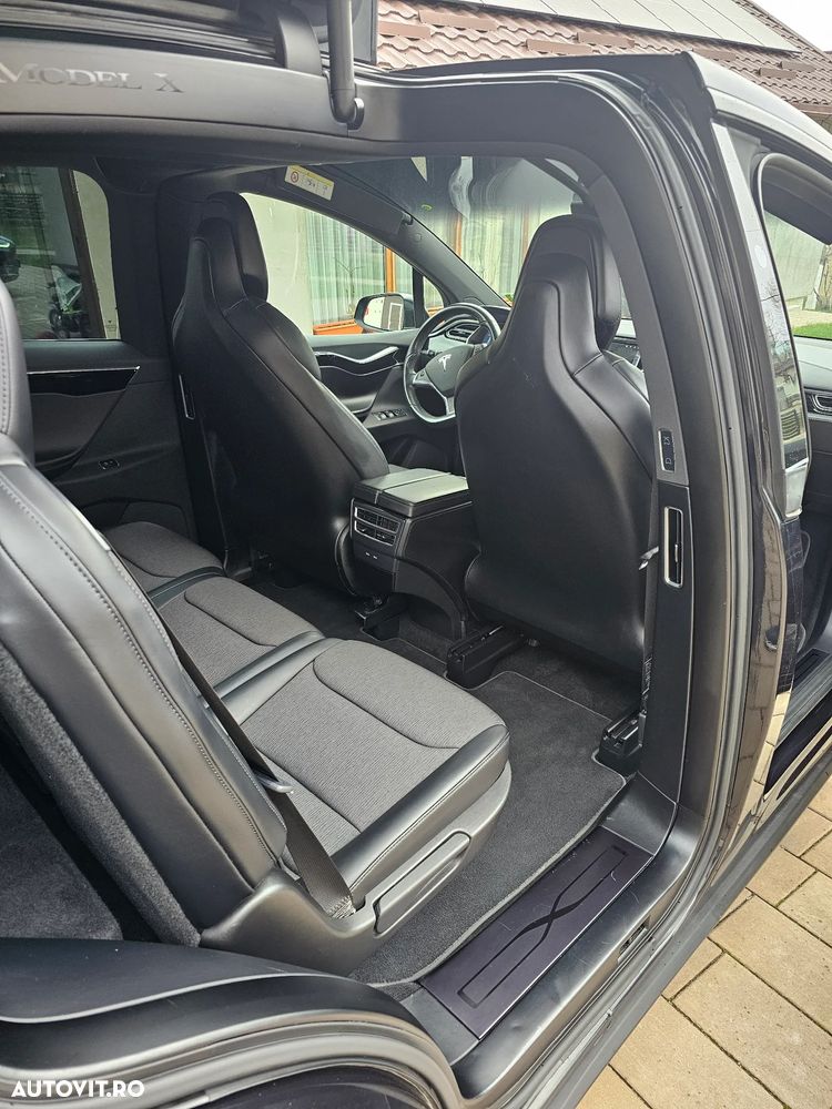 Tesla Model X - 6