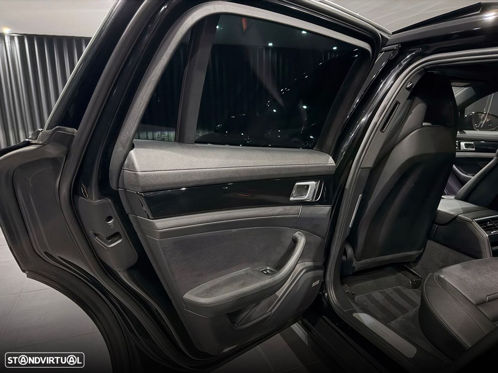 Porsche Panamera Sport Turismo 4 E-Hybrid - 29