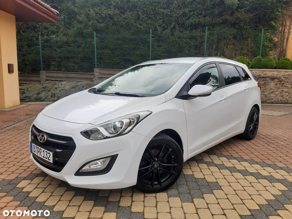 Hyundai i30 blue Kombi 1.4 YES Gold - 1