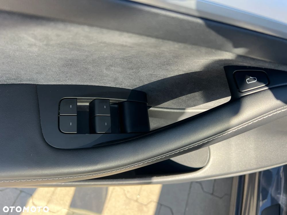 Tesla Model 3 - 17