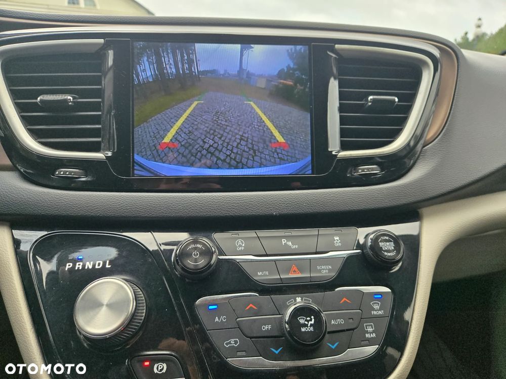 Chrysler Pacifica - 25