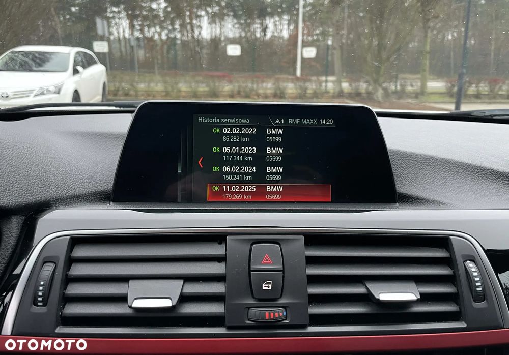 BMW Seria 3 318d Sport Line - 17