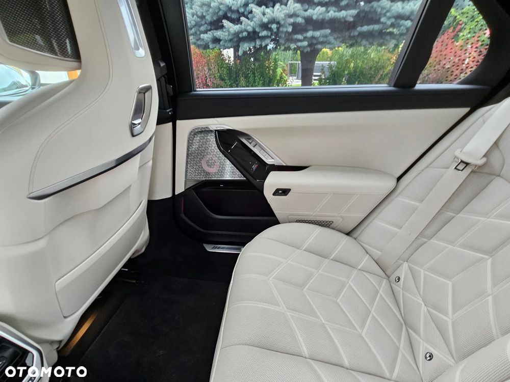 BMW Seria 7 740d xDrive mHEV sport - 26