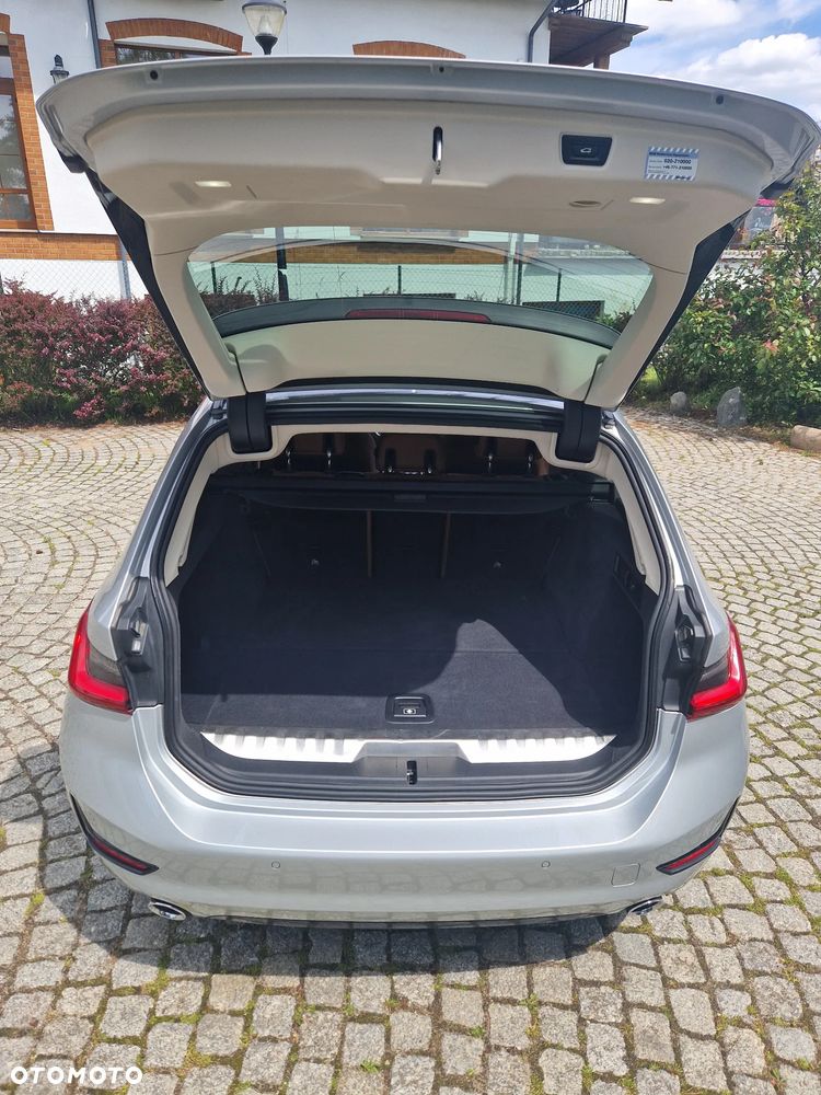 BMW Seria 3 330e xDrive - 13