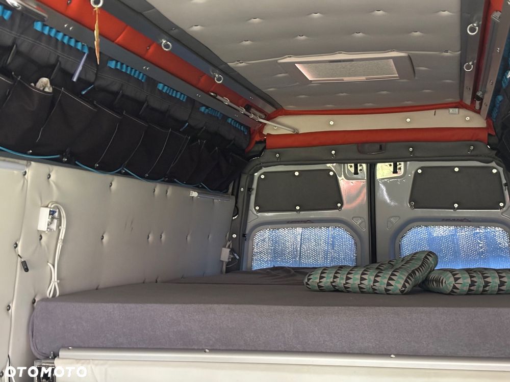Mercedes-Benz Sprinter - 14