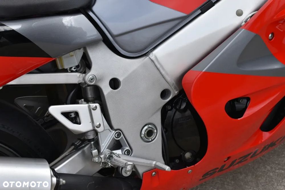 Suzuki GSX-R - 32
