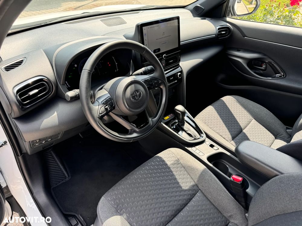 Toyota Yaris 1.5 VVT-i HSD Dynamic Bi-tone - 11