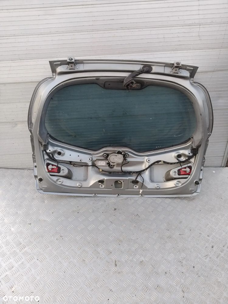 B46  Alfa Romeo 147 klapa bagażnika srebrna - 2
