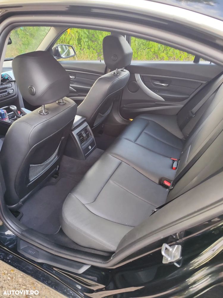 BMW Seria 3 320i xDrive - 13