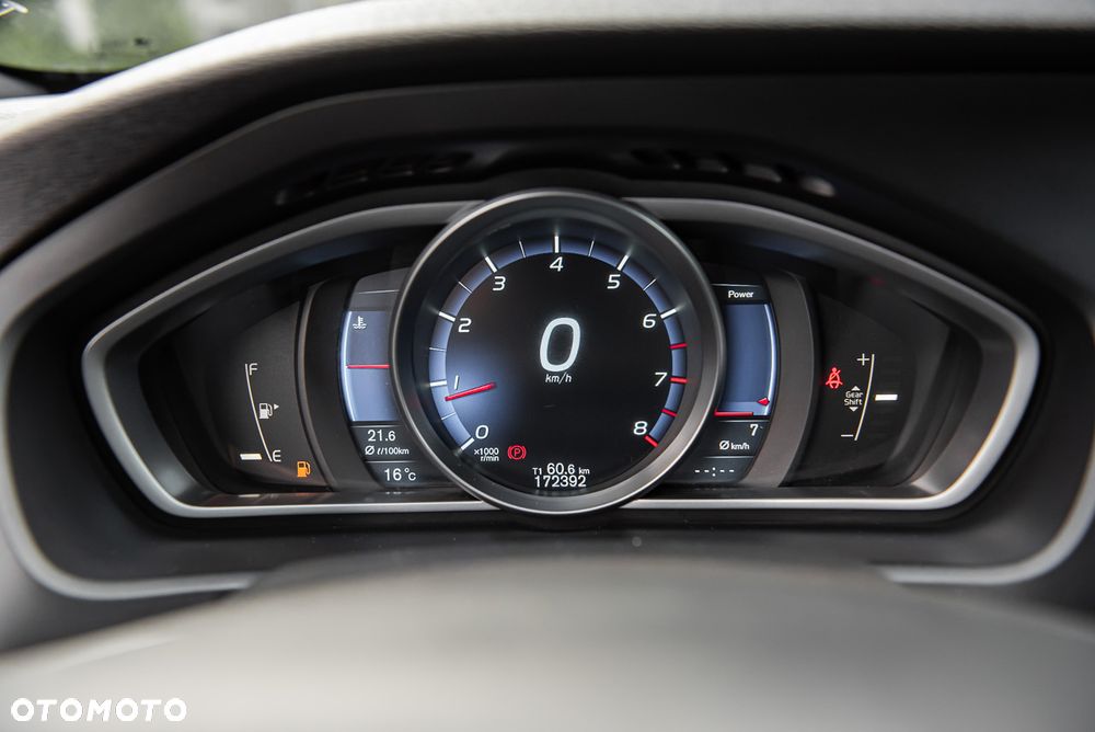 Volvo V40 T4 R-Design - 19