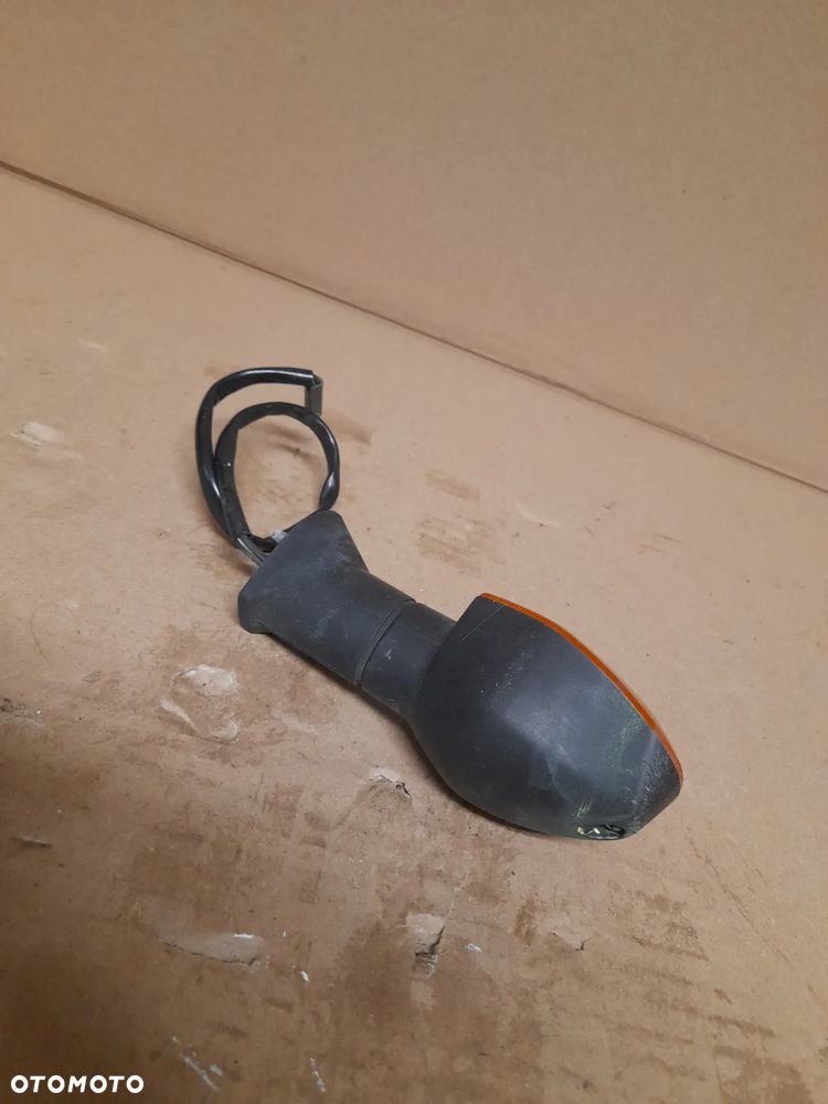 Suzuki gsr 750 kierunkowskaz lewy tył - 4