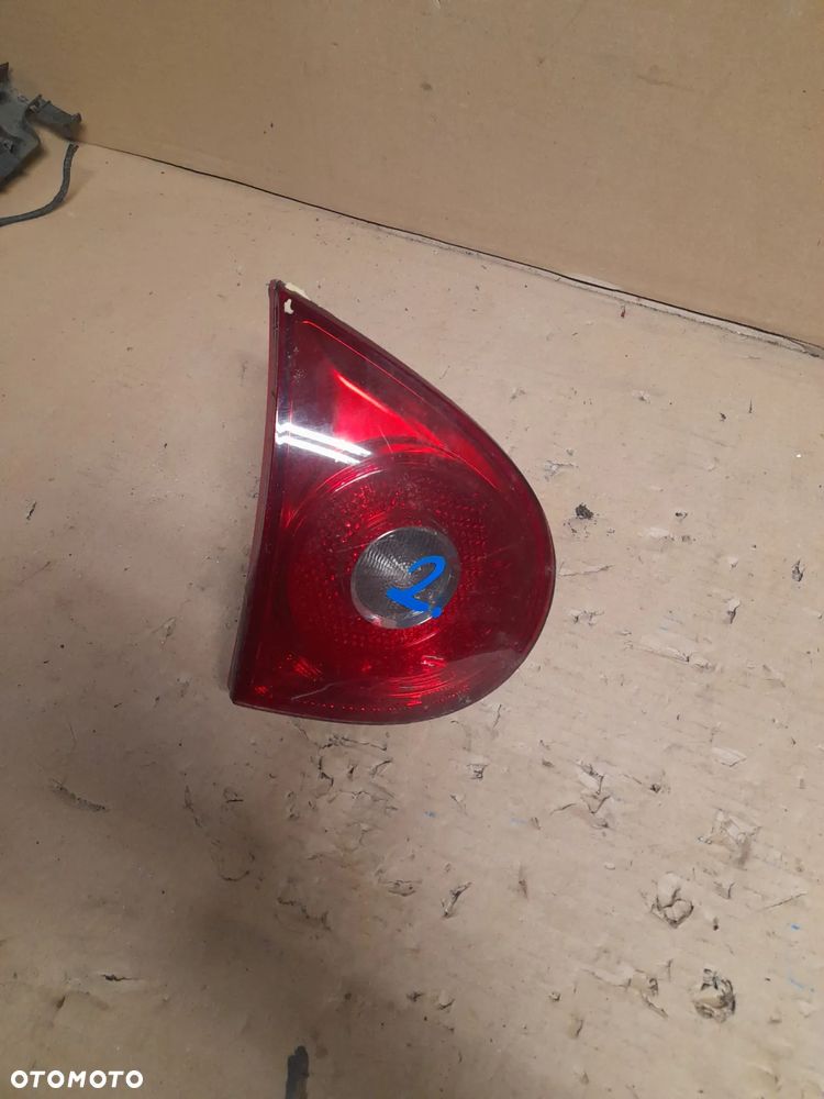 LAMPA LEWY TYŁ W KLAPĘ VW GOLF V nr 1K6945093F - 3