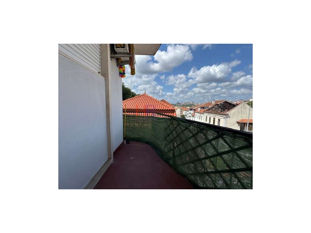 Vende-se T3 com dois estacionamentos privativos. - Grande imagem: 4/35