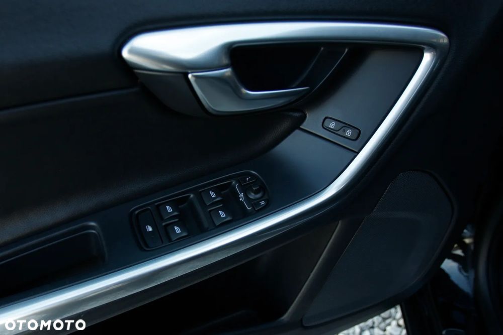 Volvo V60 D3 Summum - 25