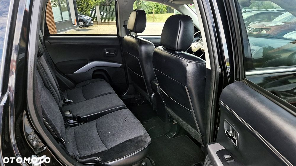 Mitsubishi Outlander 2.0 Intense 2WD EU5 CVT - 32