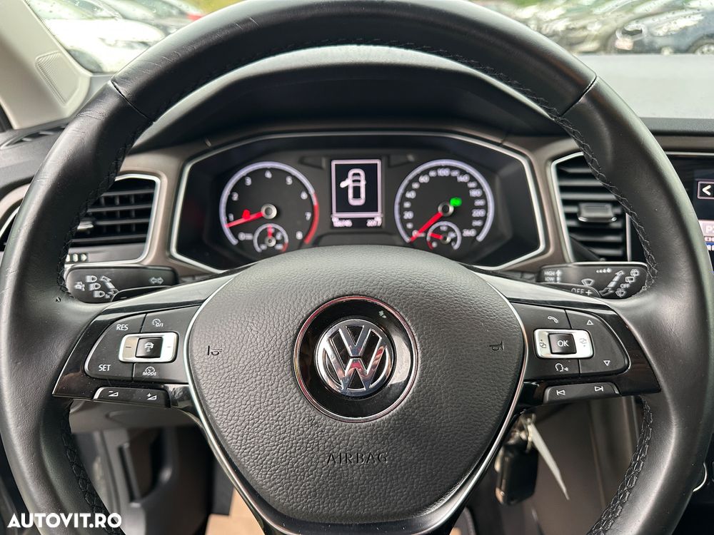 Volkswagen T-Roc - 9