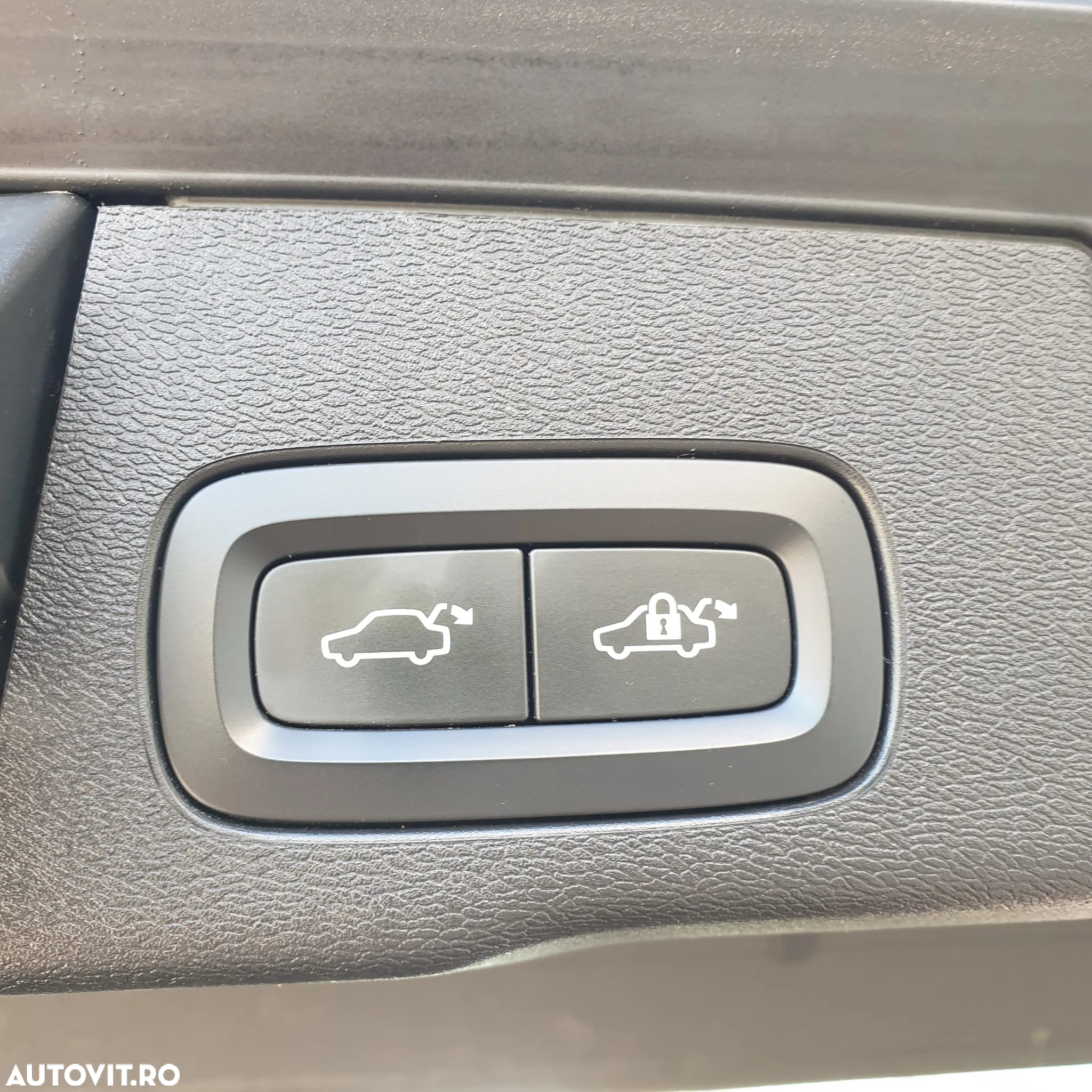 Volvo XC 60 B4 D AWD Geartronic Momentum Pro - 17