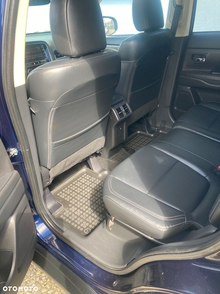 Mitsubishi Outlander - 23