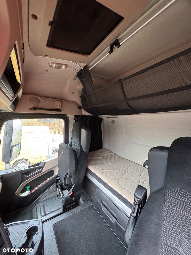 Mercedes-Benz Actros - 8