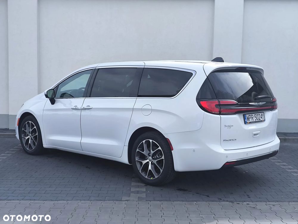 Chrysler Pacifica - 5
