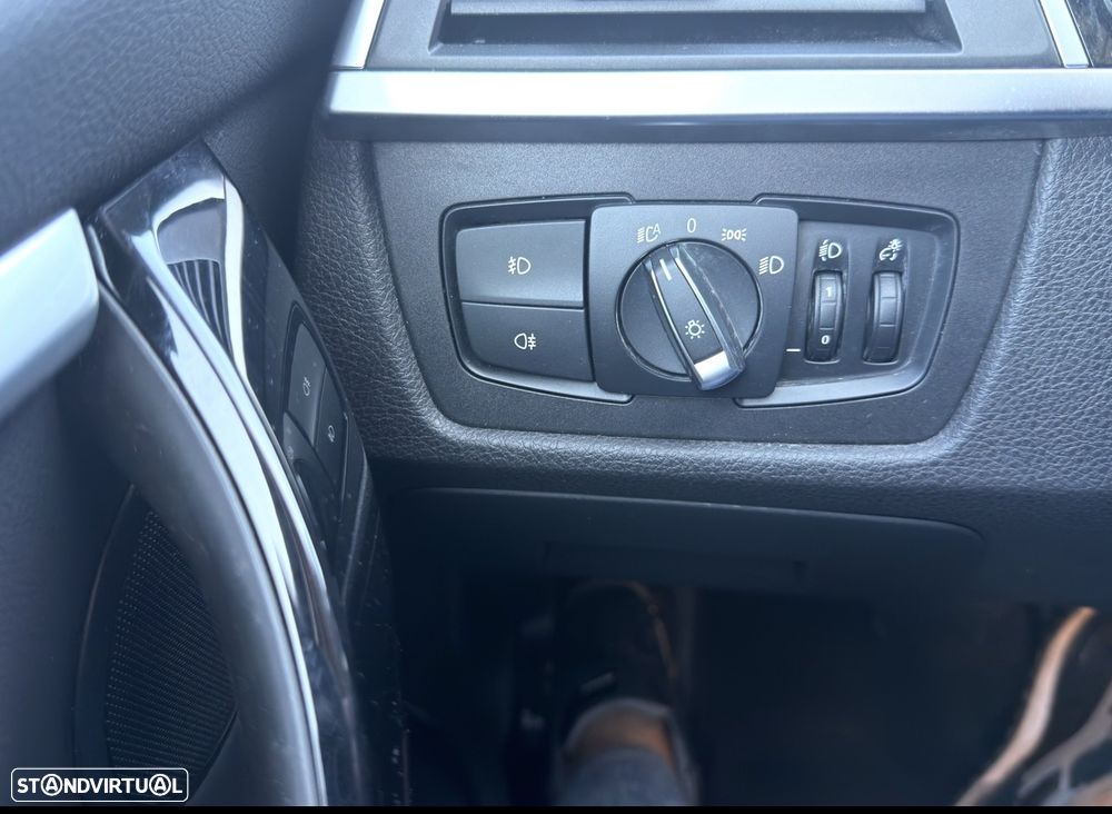 BMW 318 d Aut. Sport Line - 16