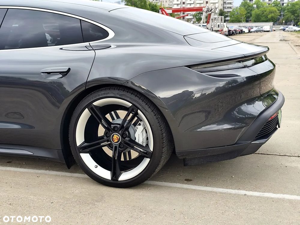 Porsche Taycan - 7