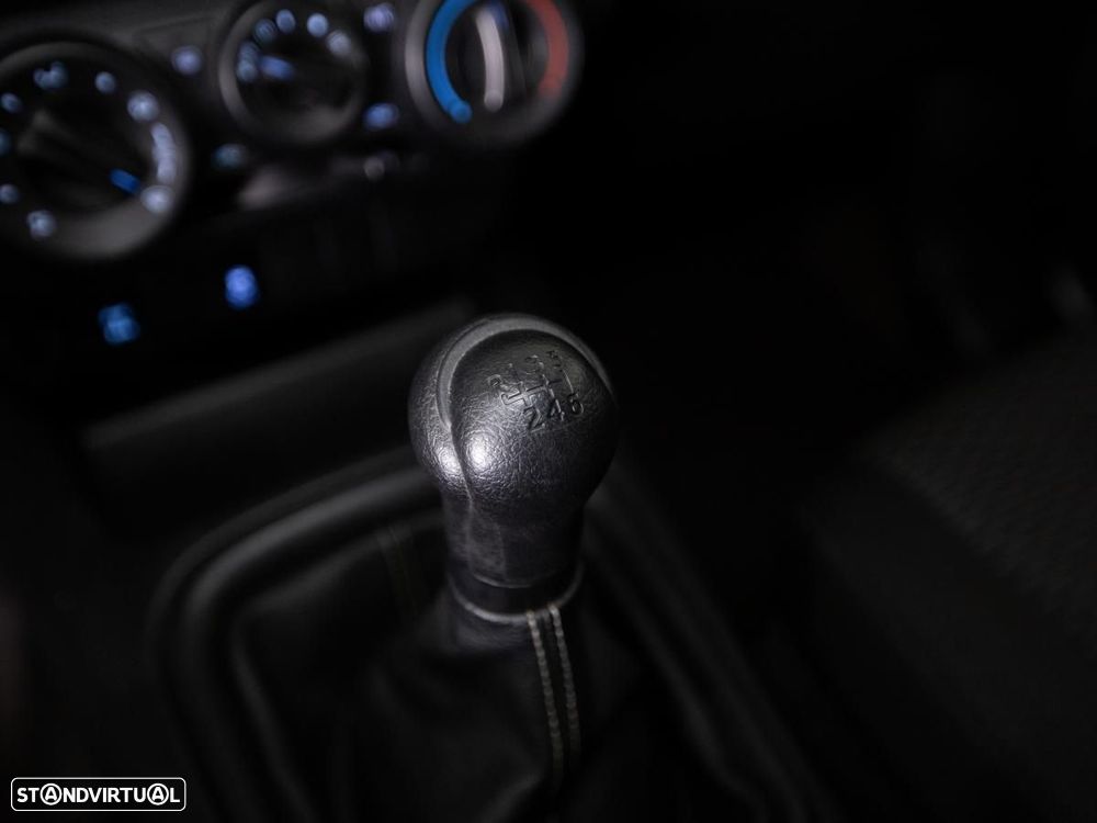 Toyota Hilux 2.4 D-4D 4WD CD 5Lugares c/iva - 19