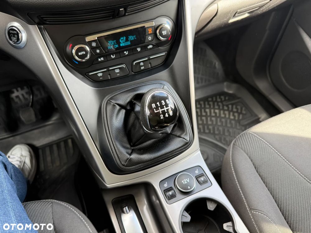Ford Kuga 1.5 EcoBoost 2x4 Titanium - 19