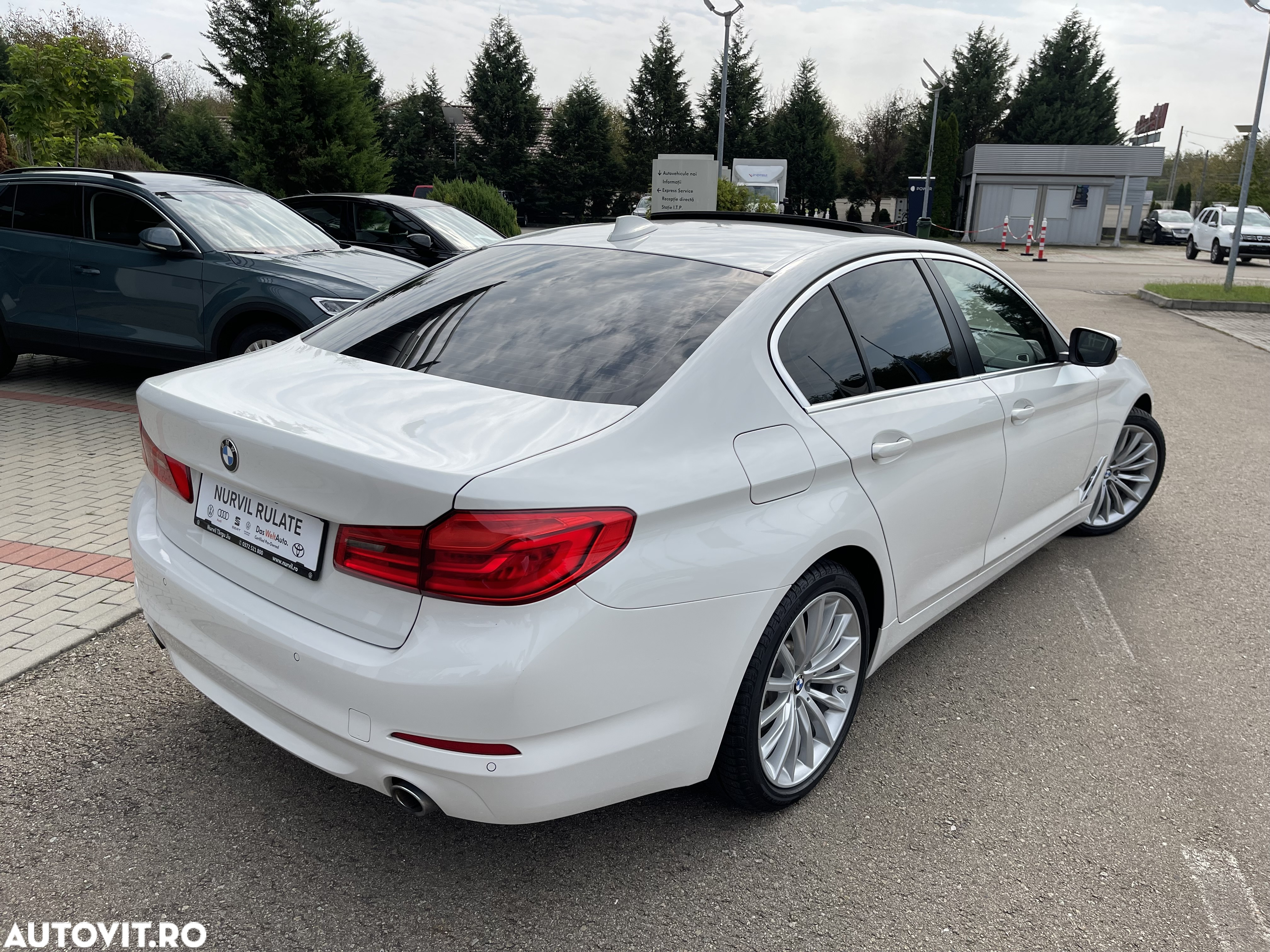 BMW Seria 5 520d AT - 13