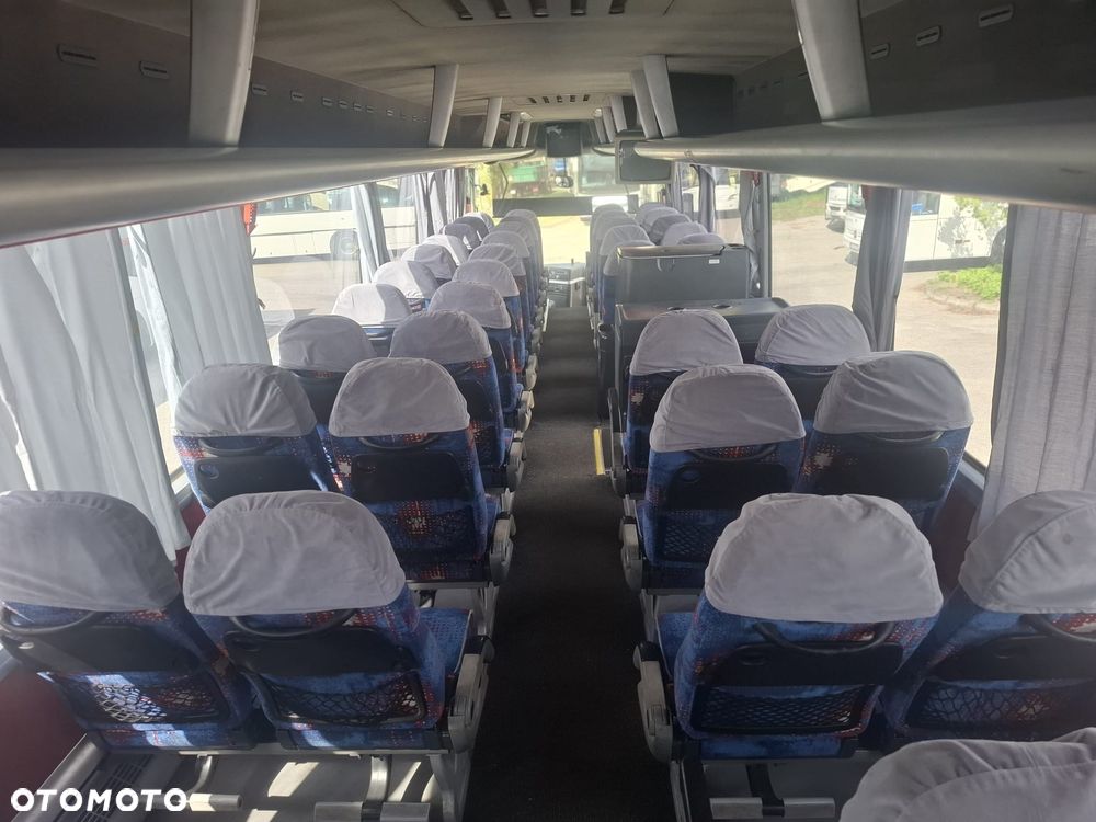 MAN LION'S COACH - 27