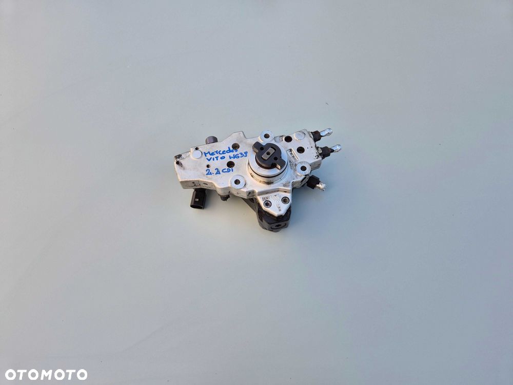 Pompa Wtryskowa BOSCH 2.2 CDI Mercedes VITO W639 E W211 W203 W906 - 2