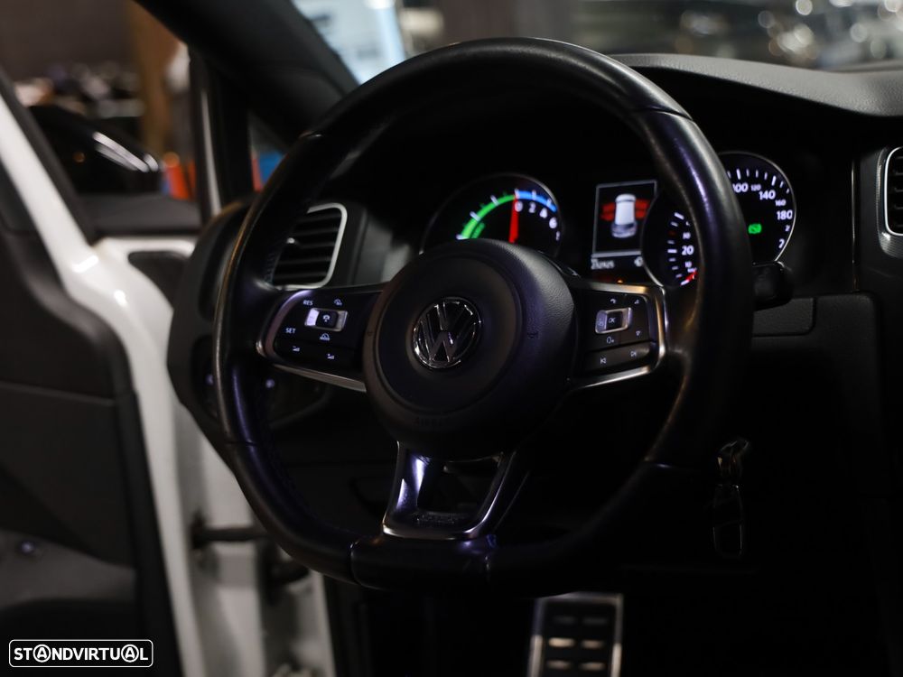 VW Golf 1.4 GTE Plug-In-Hybrid DSG - 16