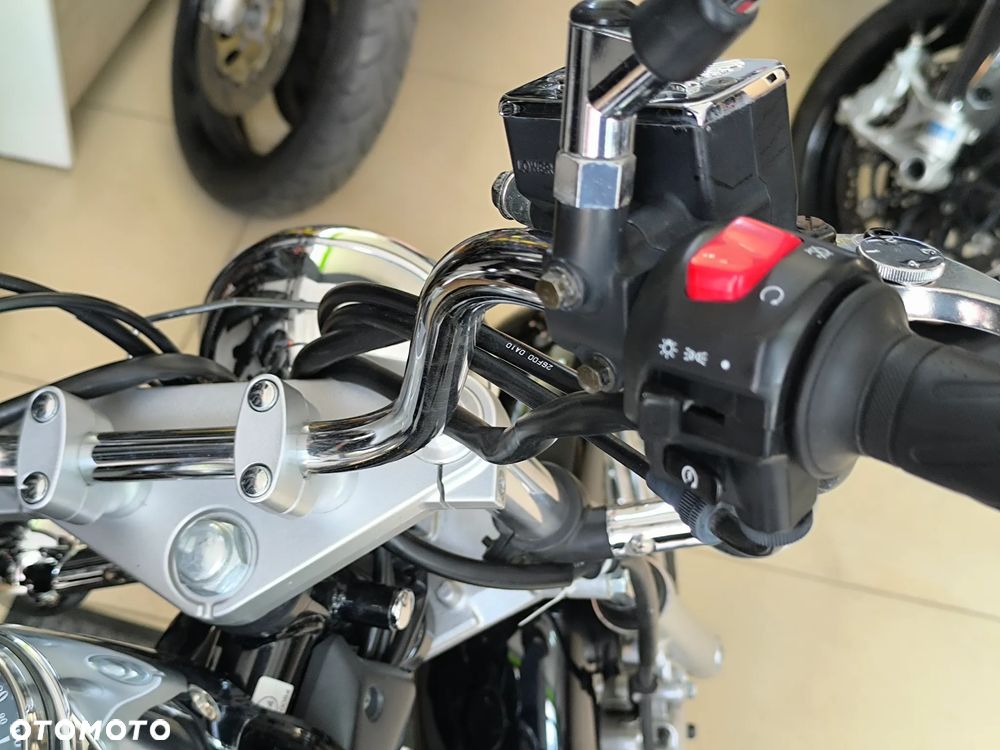 Suzuki Intruder - 14