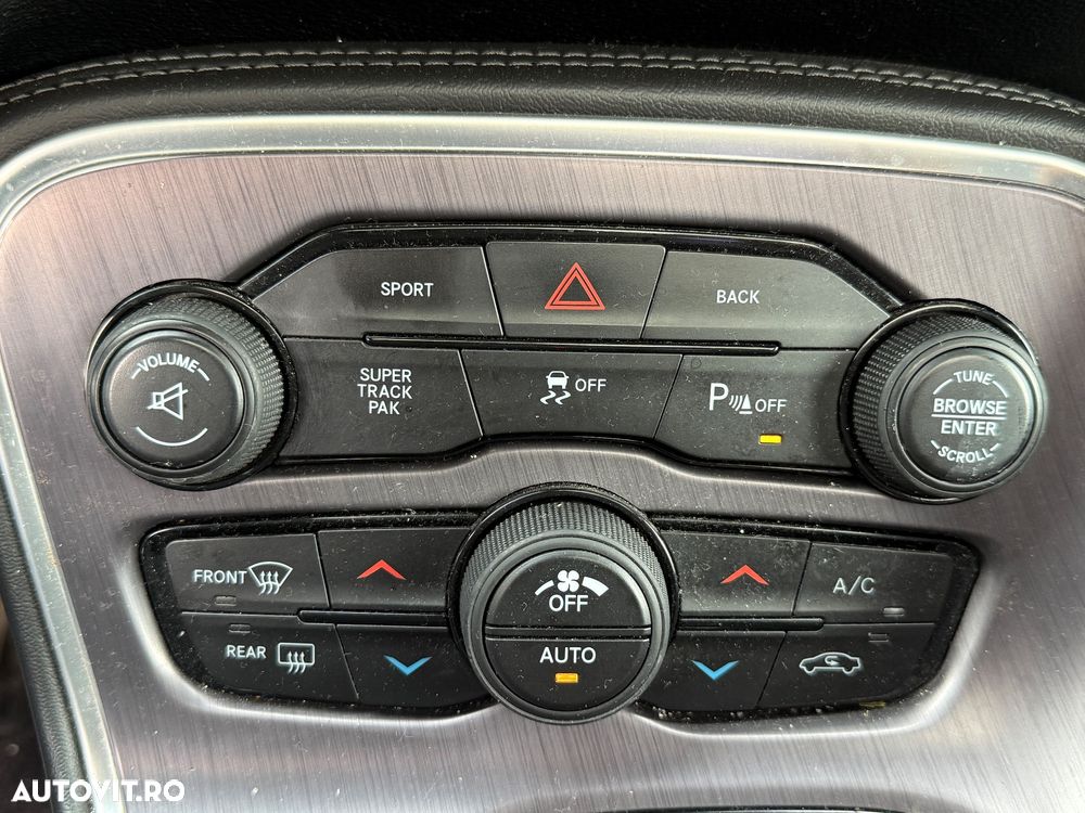 Dodge Challenger - 17