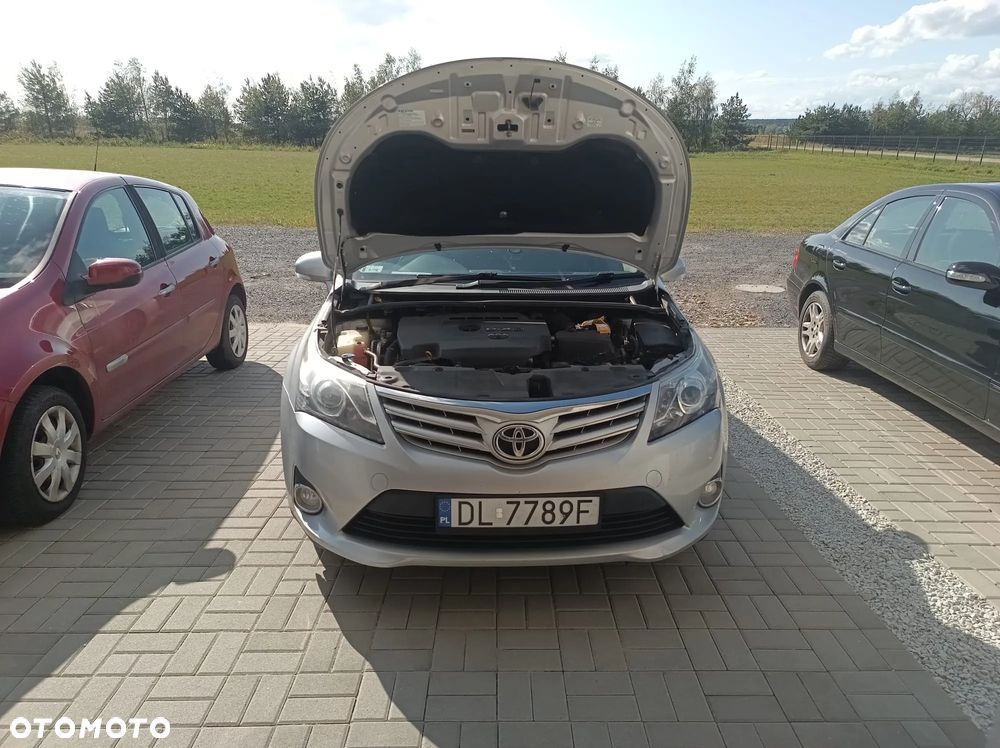 Toyota Avensis 2.0 D-4D - 13